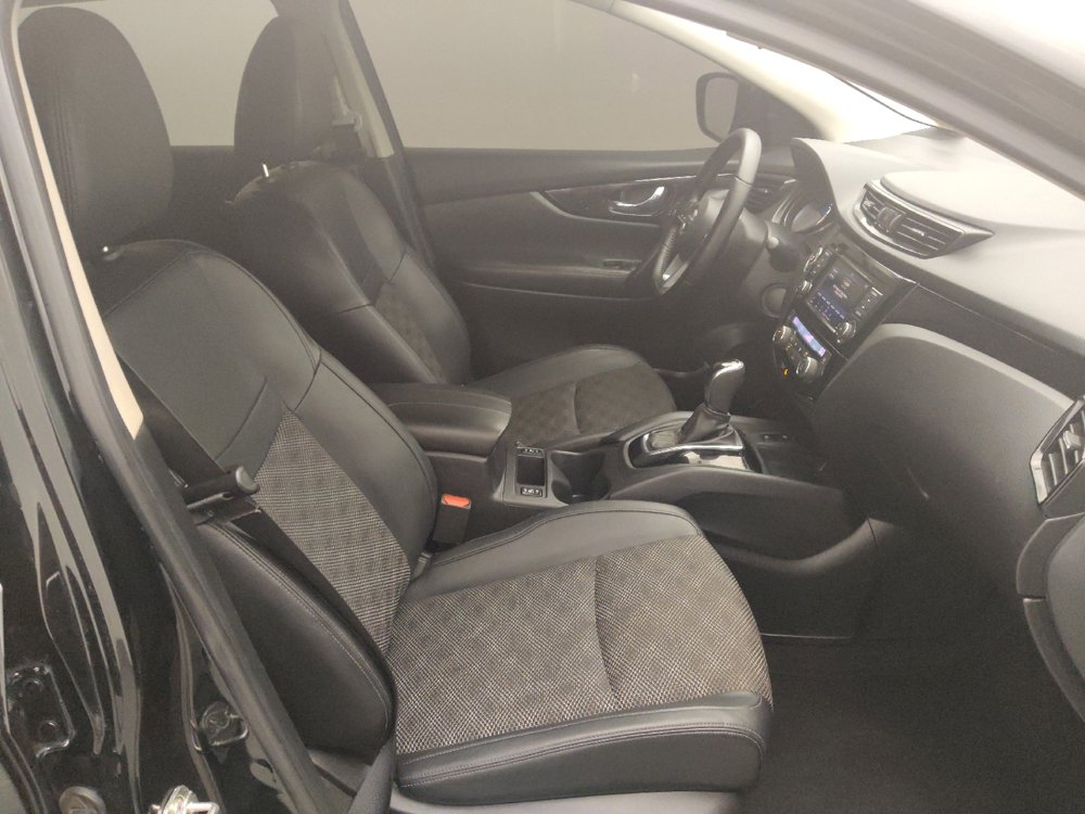 Used 2022 Nissan Rogue Sport SV w/ Technology Package image 21