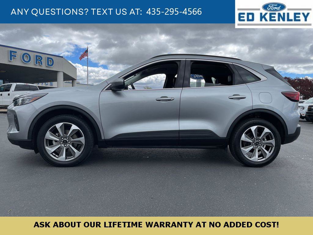 Used 2024 Ford Escape Platinum image 2