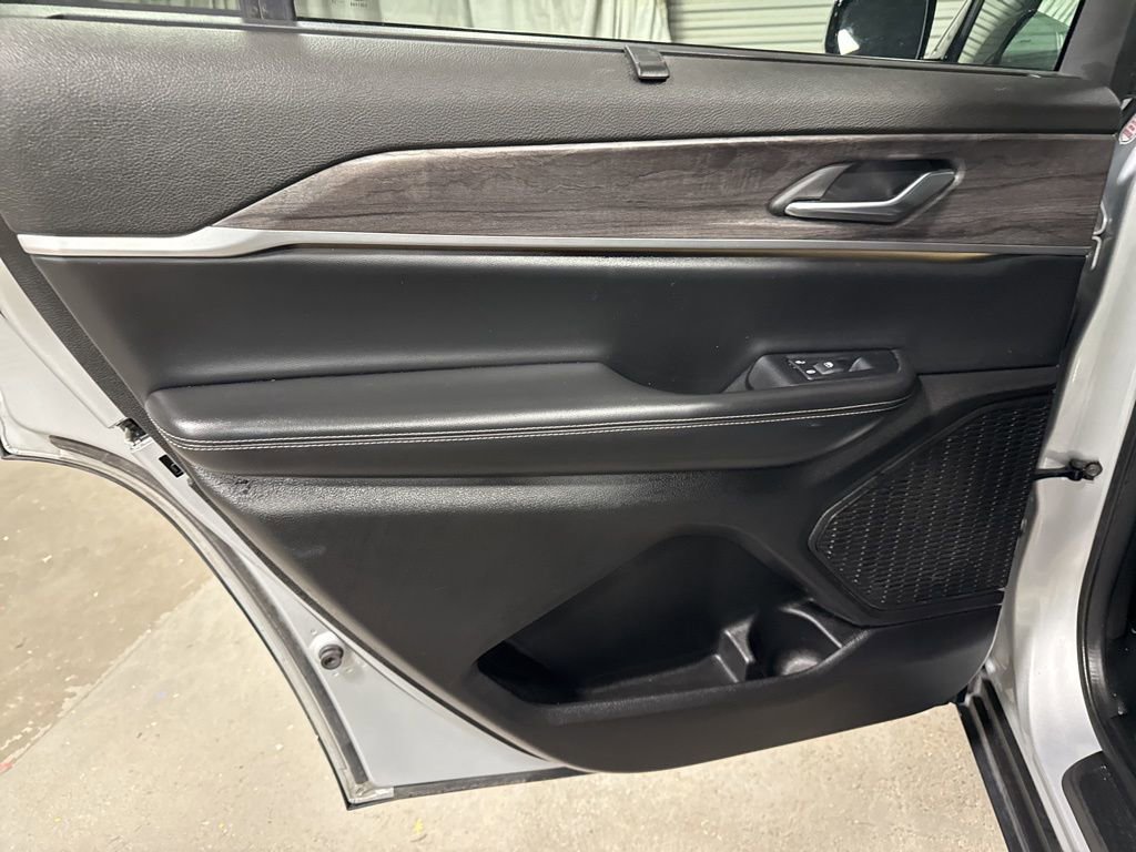 Used 2024 Jeep Grand Cherokee L Limited w/ Luxury Tech Group II image 22