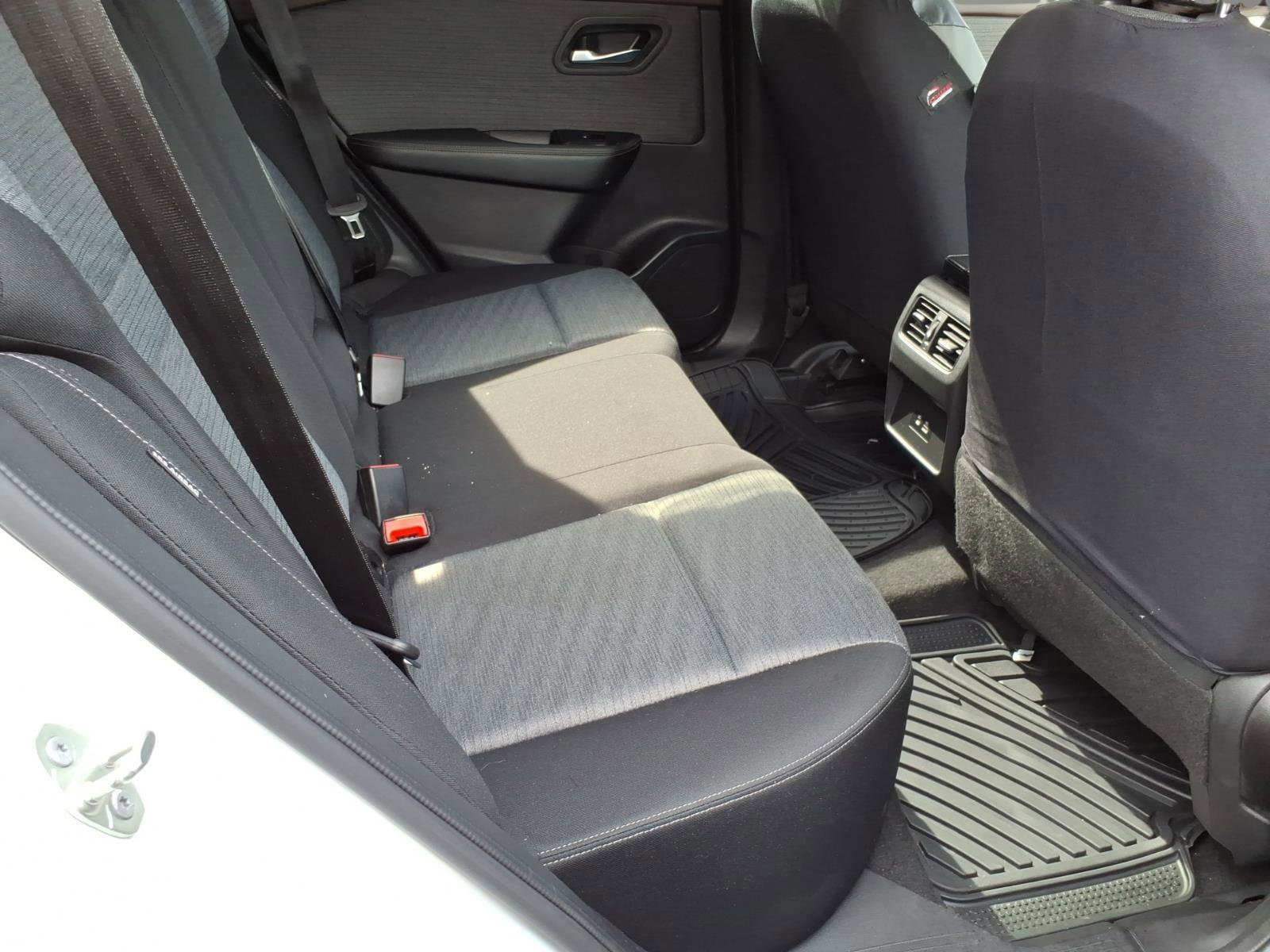 Used 2023 Nissan Rogue SV image 6