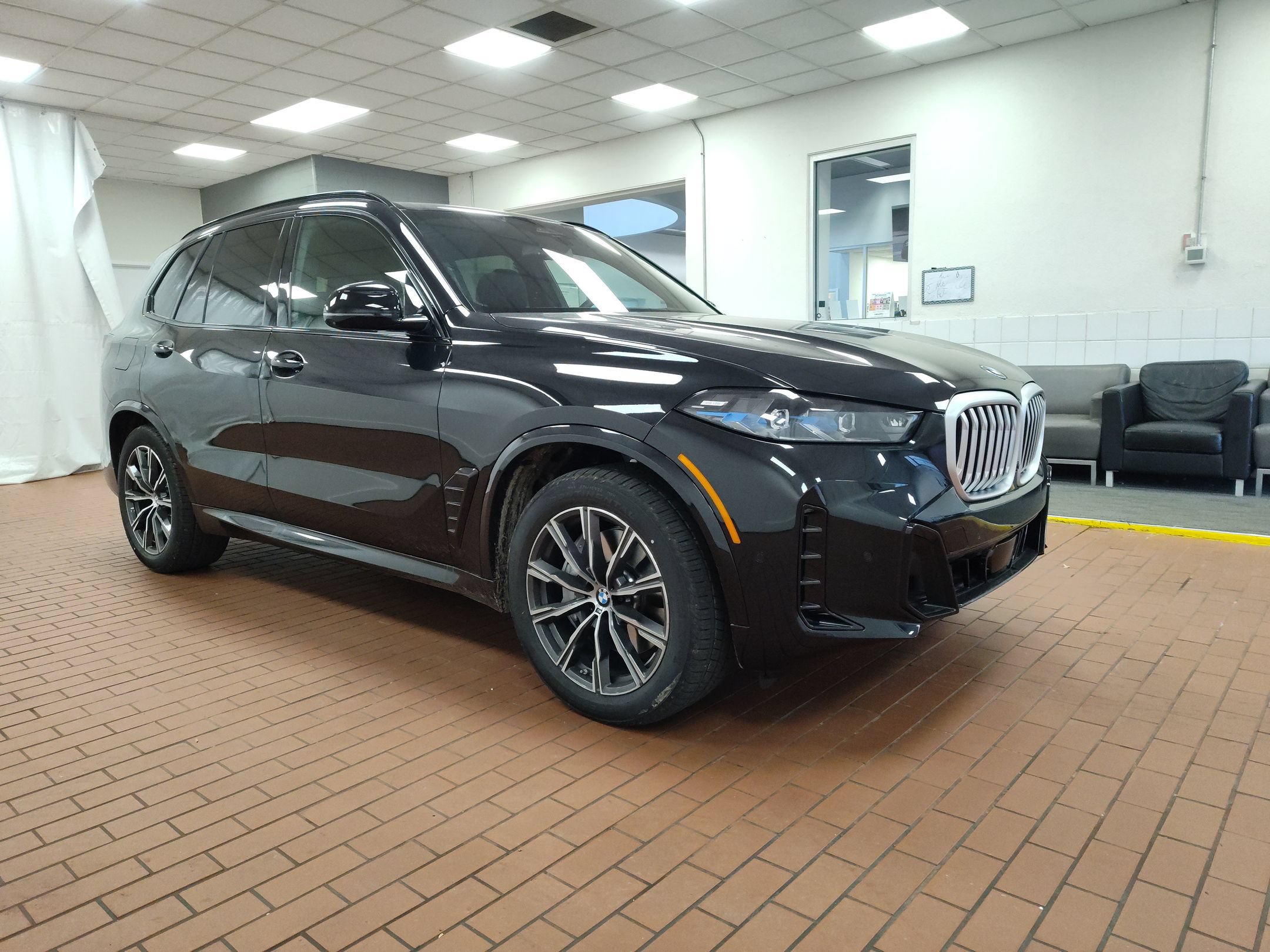 Used 2026 BMW X5 xDrive50e w/ M Sport Package AWD/4WD image 6