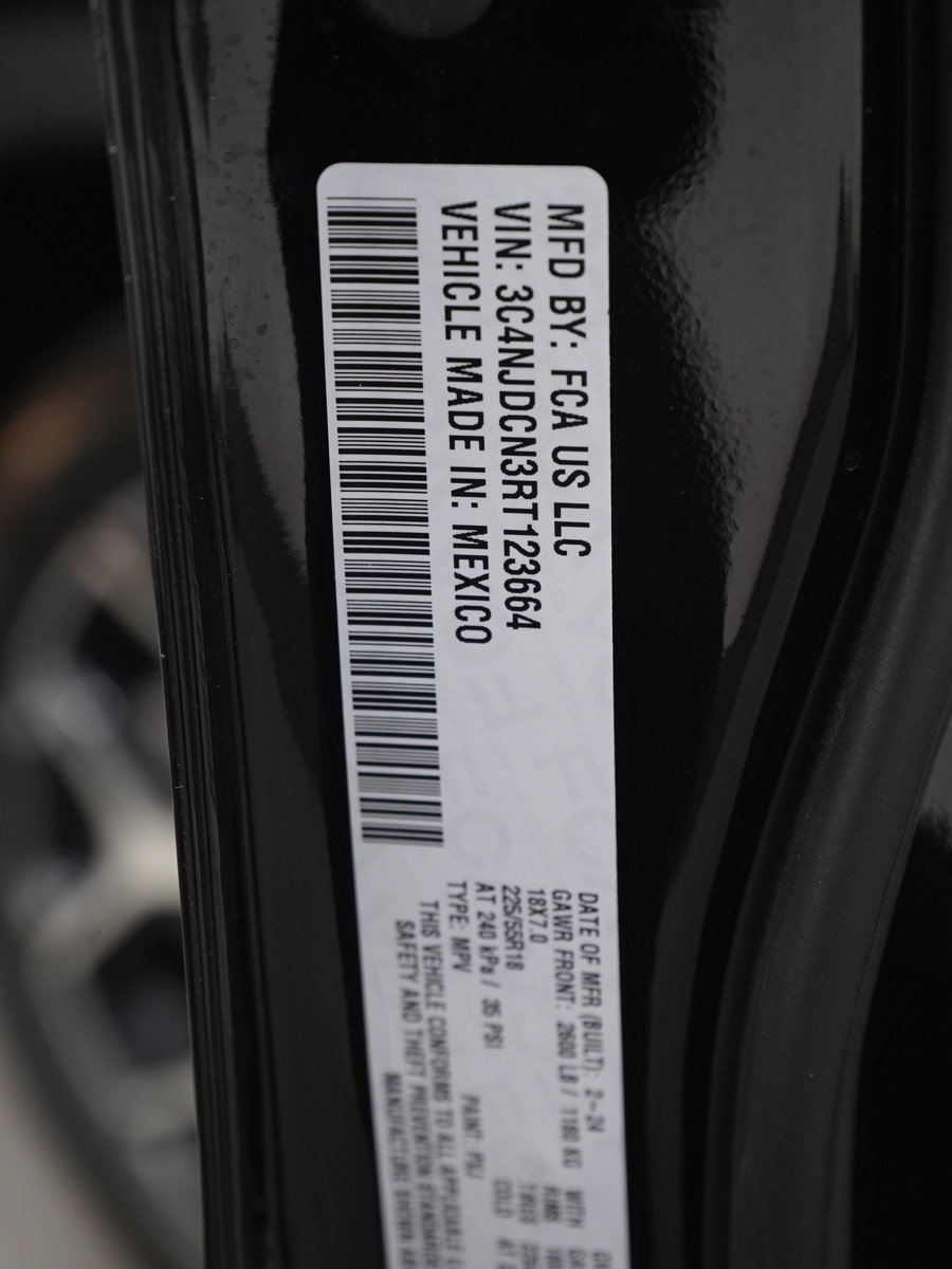 Used 2024 Jeep Compass Limited image 29