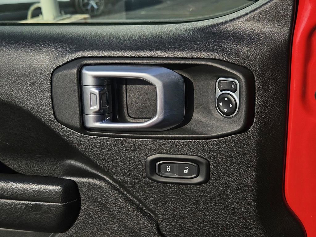 Used 2025 Jeep Wrangler Unlimited Rubicon image 23