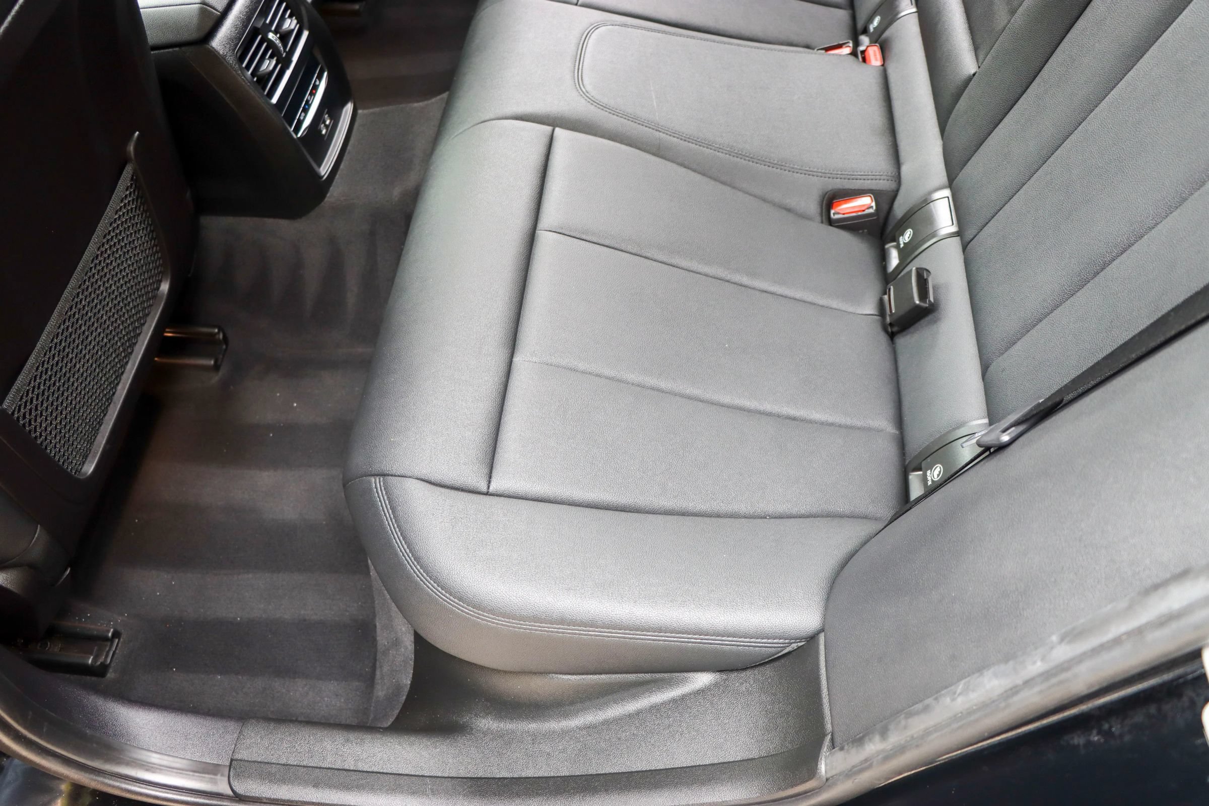Used 2021 BMW 330i Sedan w/ Convenience Package RWD image 18
