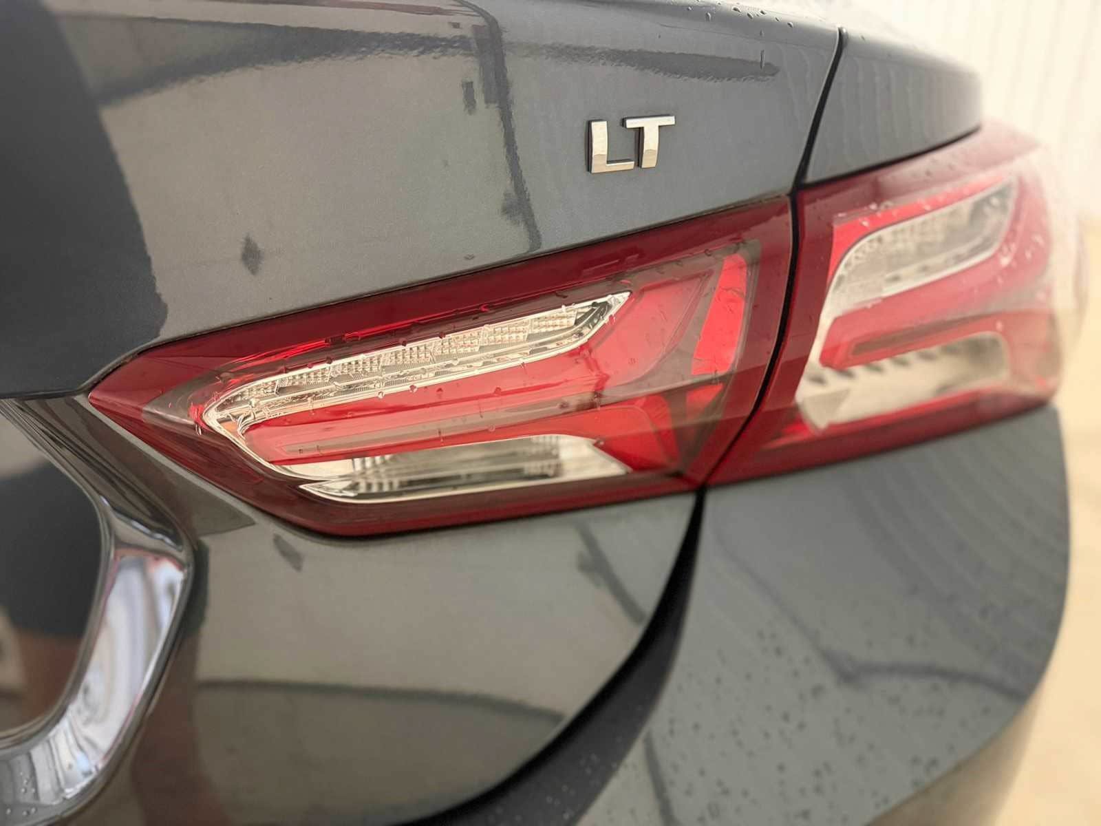 Used 2020 Chevrolet Malibu LT FWD image 28