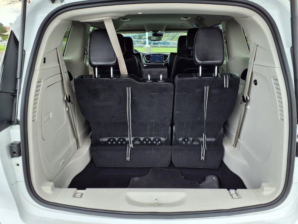 Used 2024 Chrysler Pacifica Select image 27