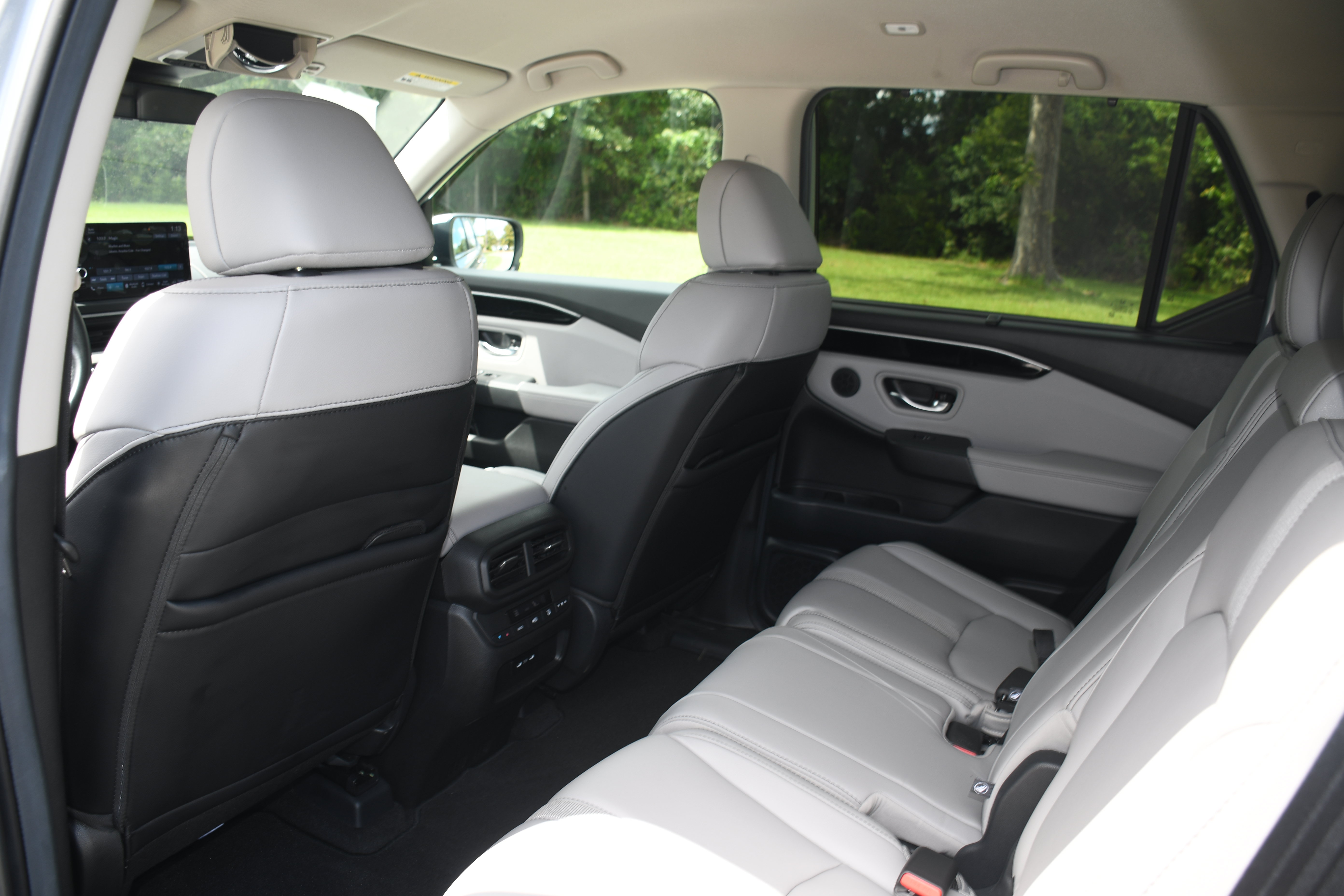 Used 2025 Honda Pilot EX-L image 16