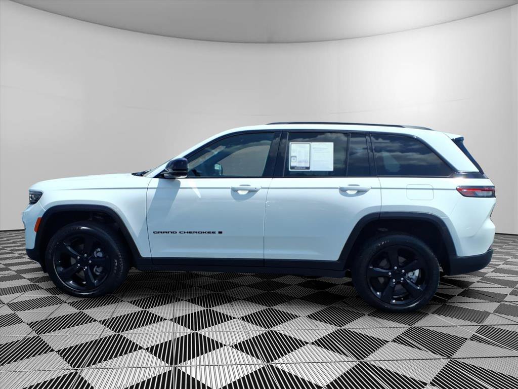Certified 2025 Jeep Grand Cherokee Altitude AWD/4WD image 24