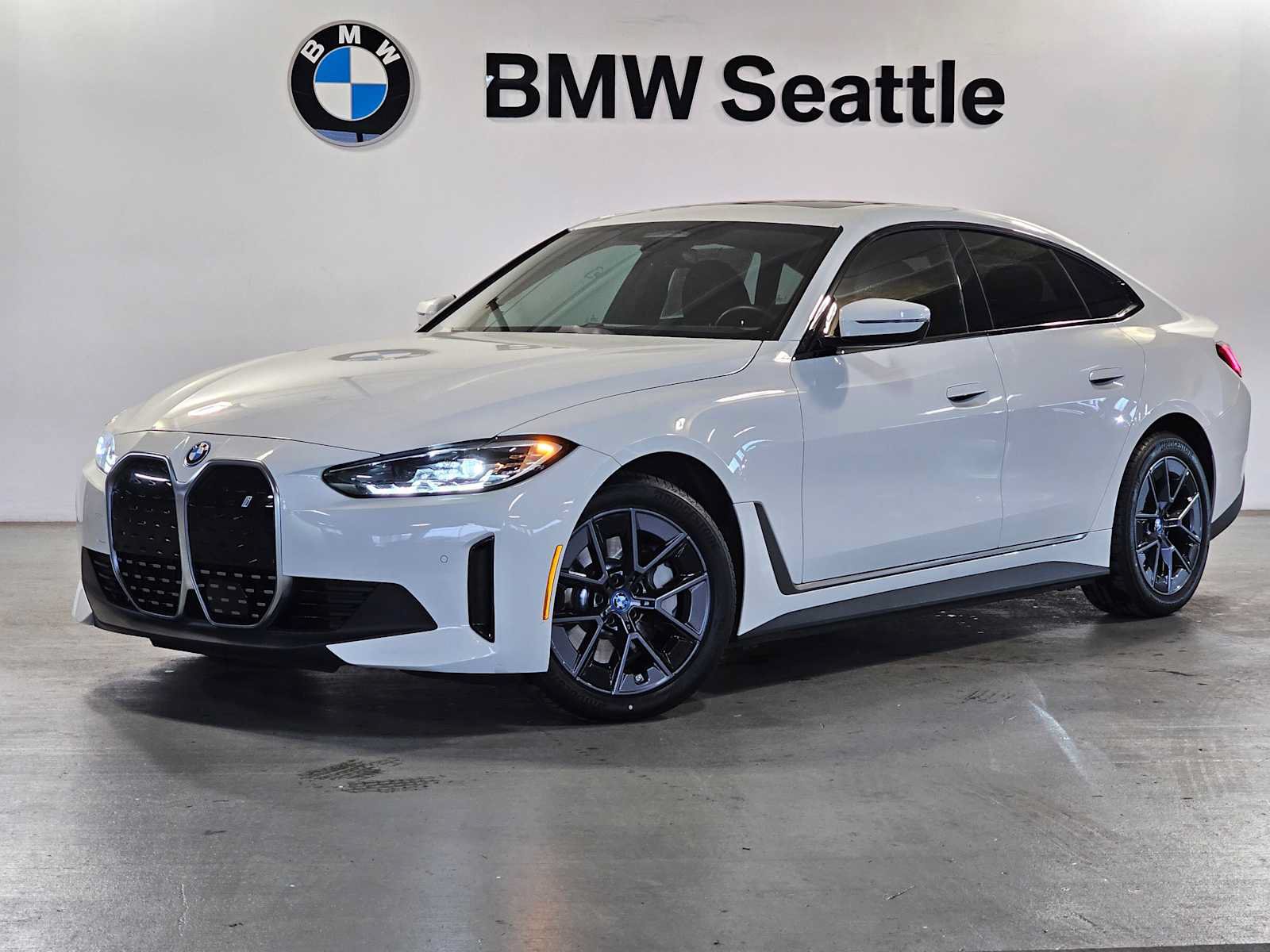 Certified 2023 BMW i4 eDrive35 RWD image 1