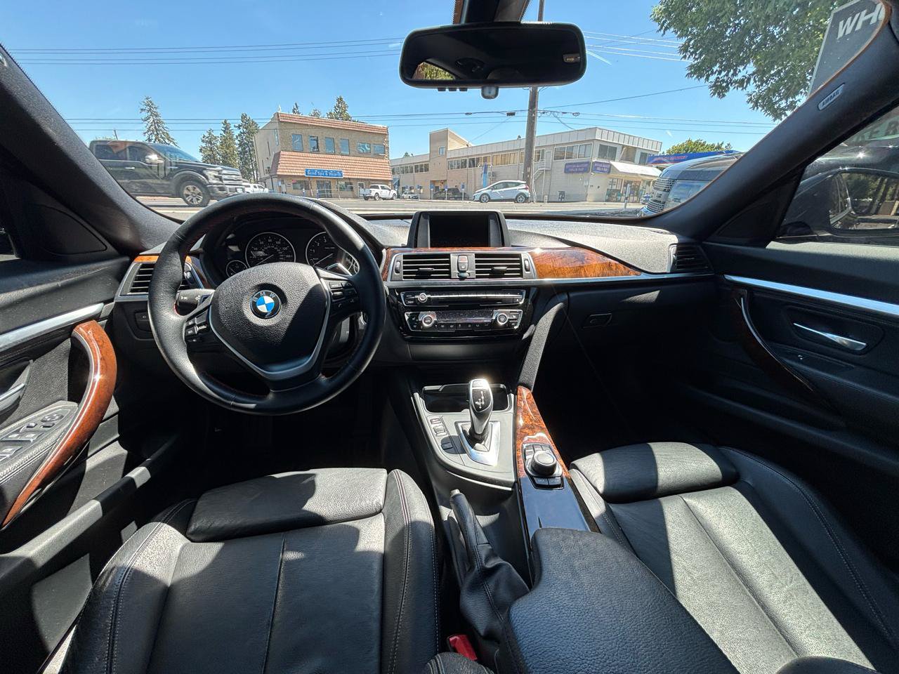Used 2017 BMW 330i Gran Turismo xDrive AWD/4WD image 11