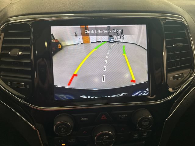 Used 2021 Jeep Grand Cherokee Overland AWD/4WD image 18