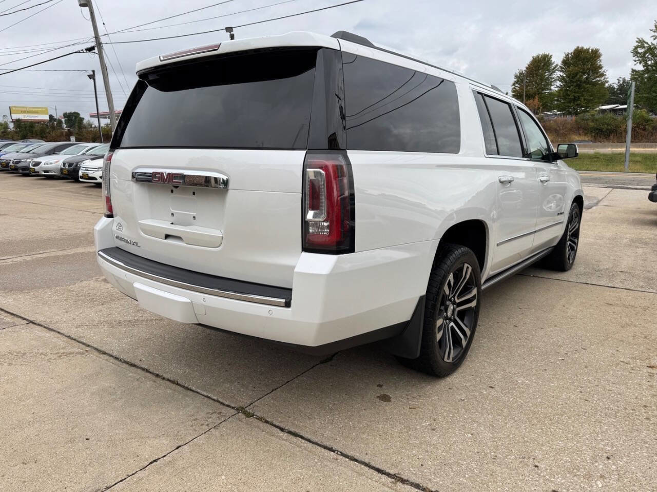Used 2019 GMC Yukon XL Denali image 11