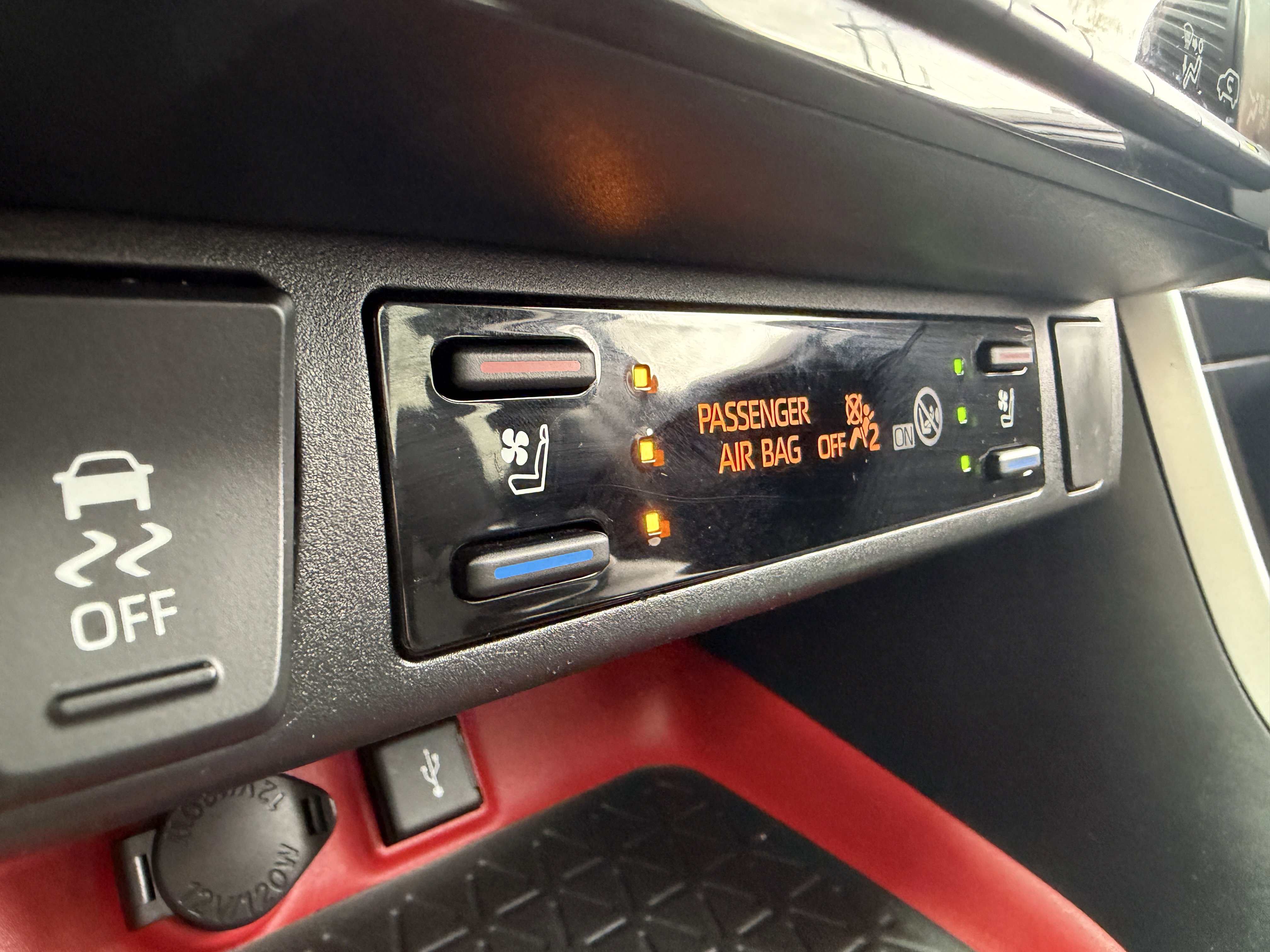 Used 2022 Toyota RAV4 TRD Off-Road image 39