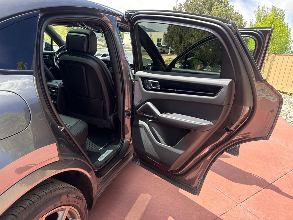 Used 2023 Porsche Cayenne Coupe AWD/4WD image 24