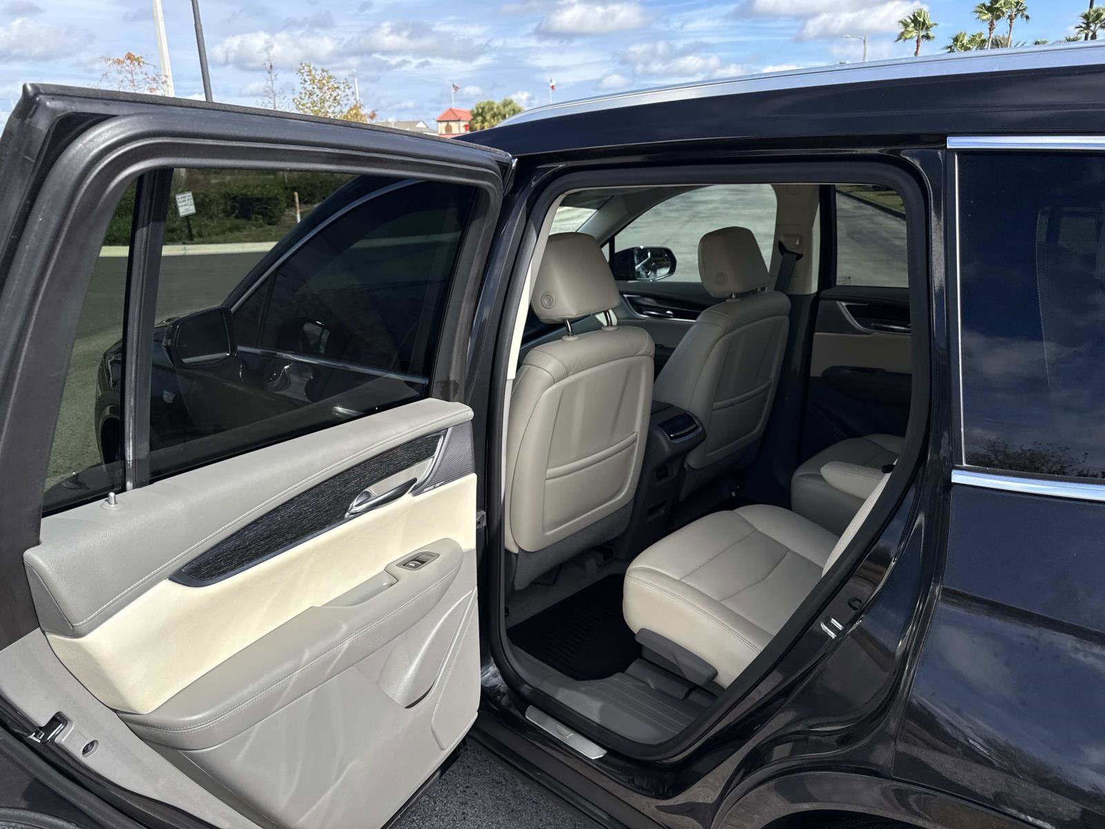 Used 2020 Cadillac XT6 Premium Luxury image 14