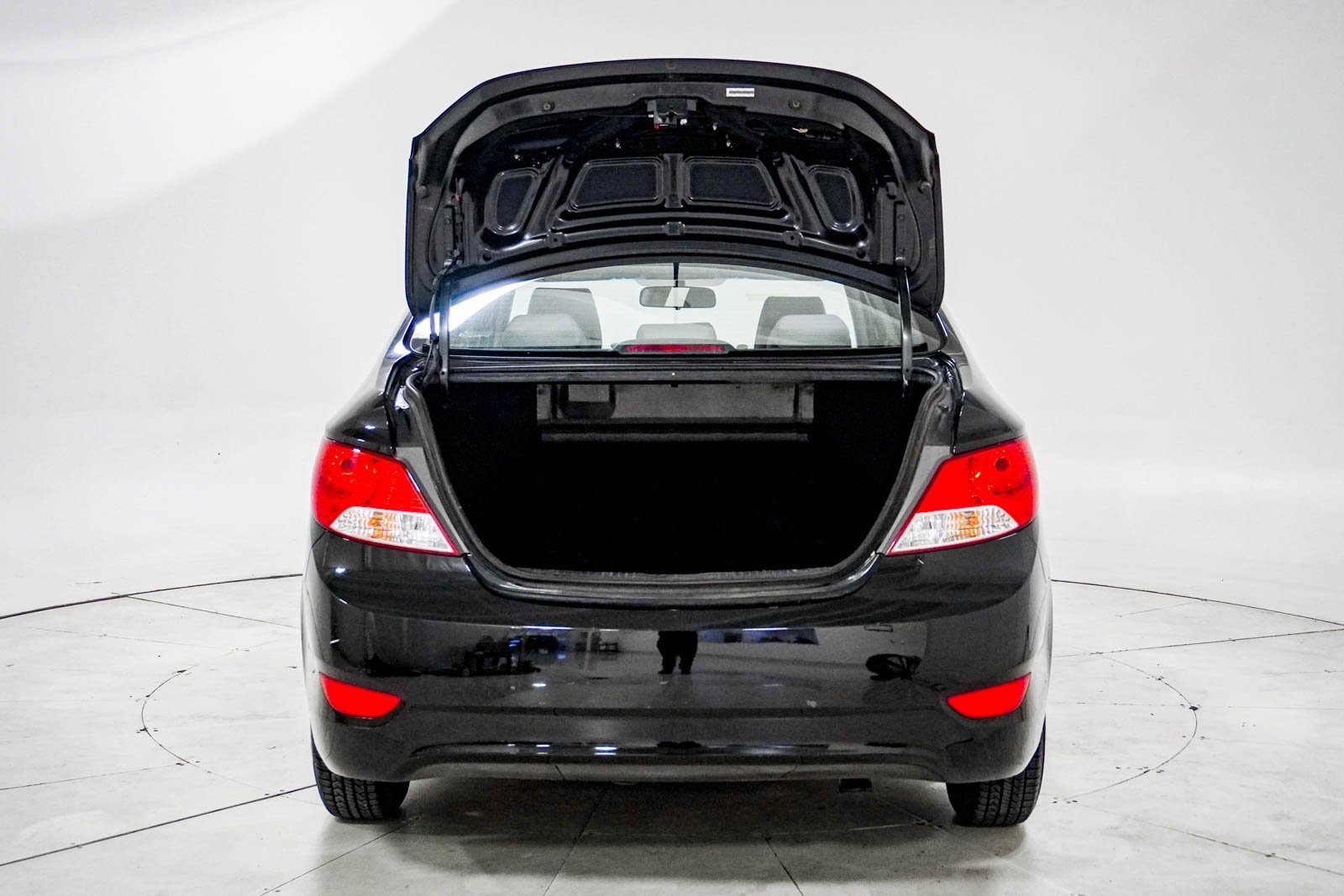 Used 2013 Hyundai Accent GLS image 8