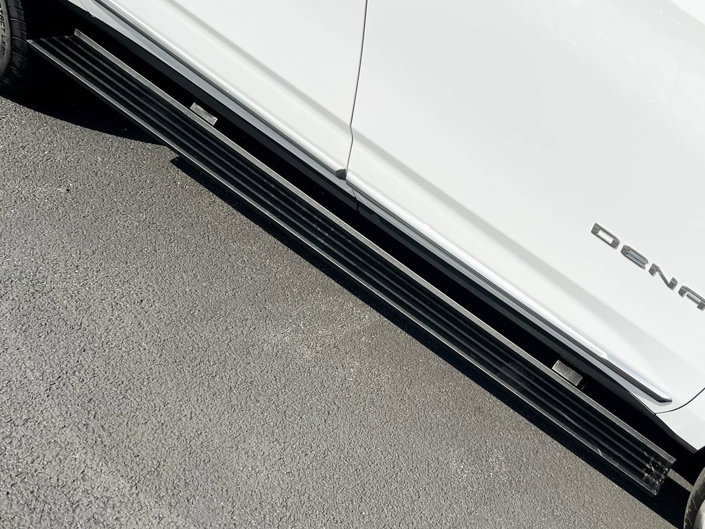 Used 2025 GMC Yukon XL Denali image 21