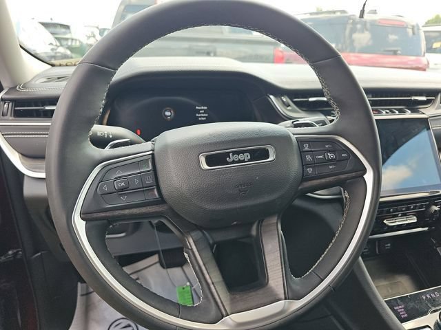 Used 2024 Jeep Grand Cherokee Limited w/ Luxury Tech Group II AWD/4WD image 8
