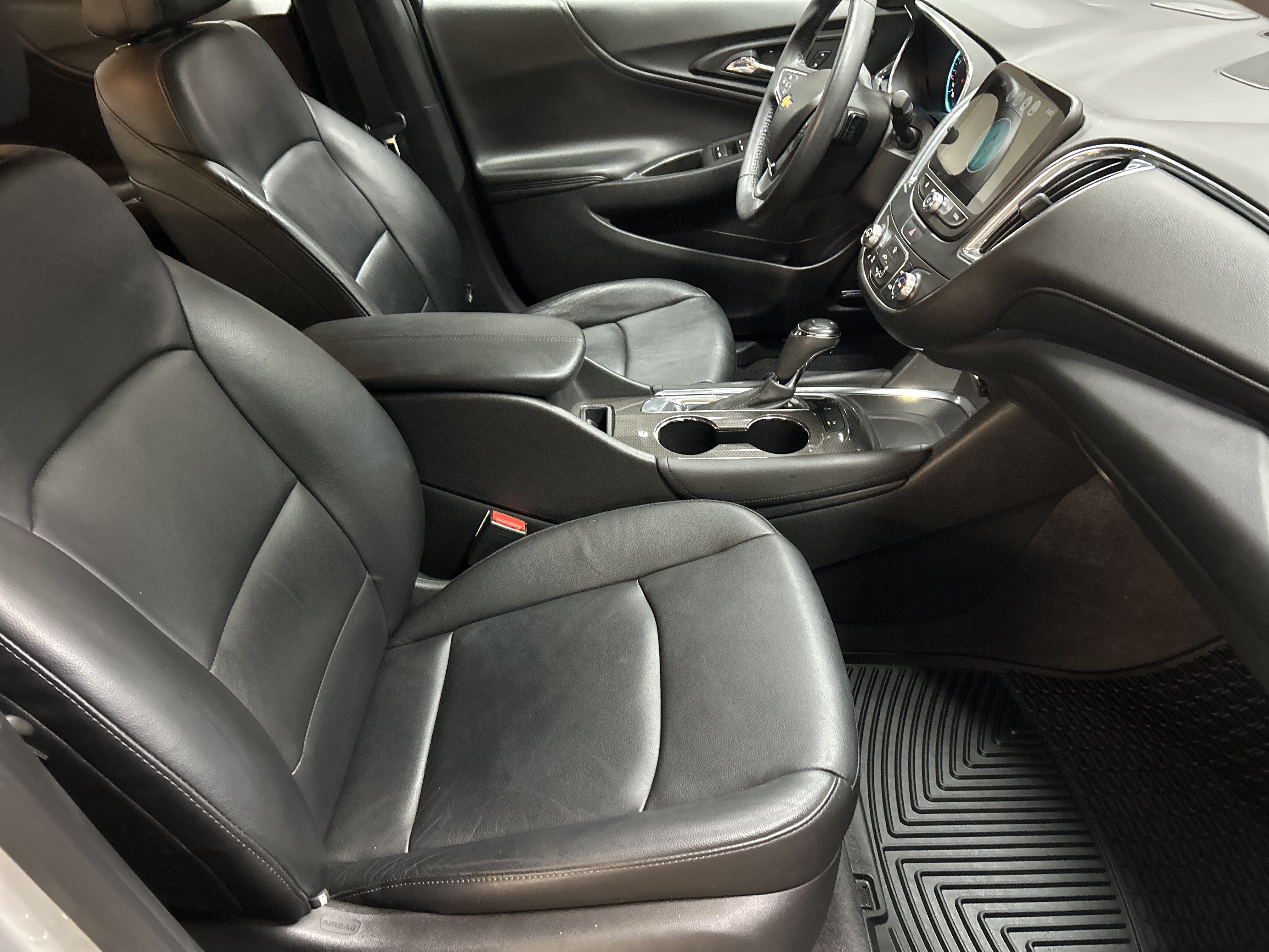 Used 2017 Chevrolet Malibu LT w/ Leather Package FWD image 35