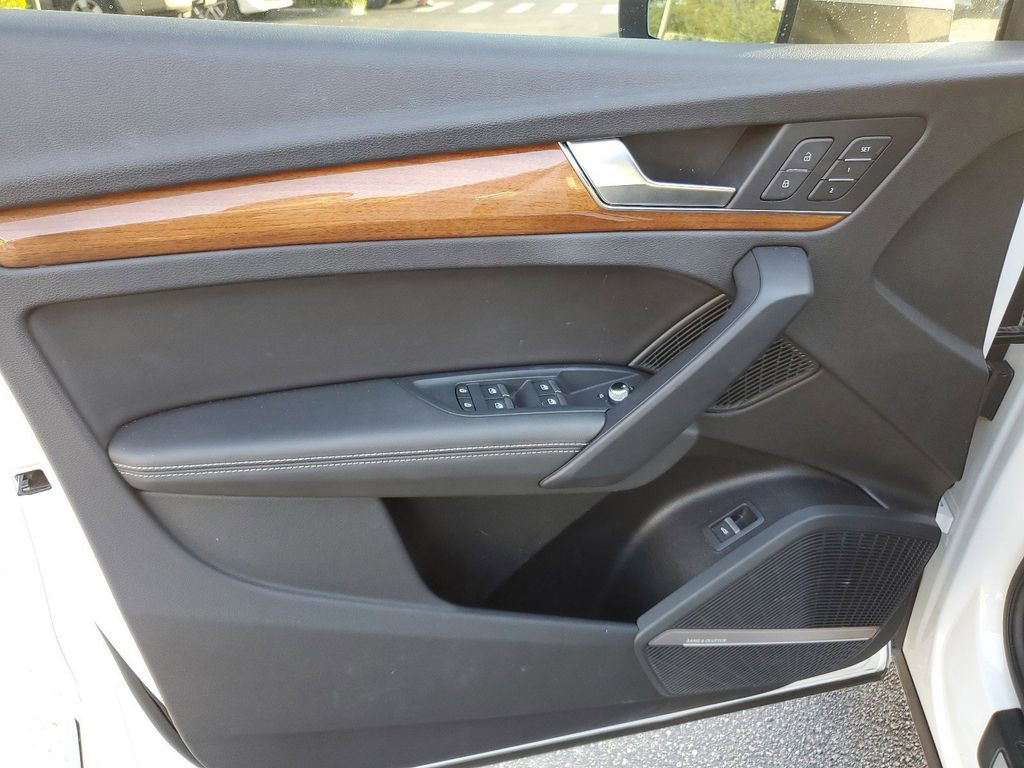 Used 2021 Audi Q5 Prestige w/ Prestige Package image 9