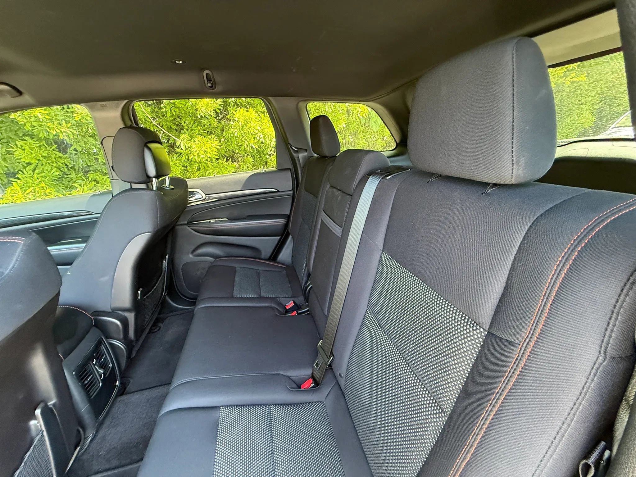 Used 2016 Jeep Grand Cherokee Laredo 75th Anniversary AWD/4WD image 5