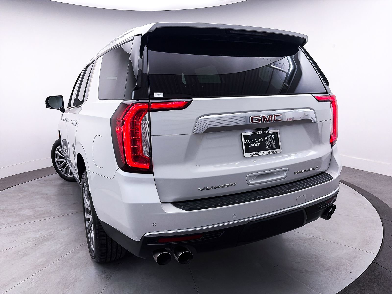 Used 2021 GMC Yukon Denali w/ Denali Premium Package image 12