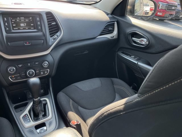 Used 2015 Jeep Cherokee Latitude FWD image 13