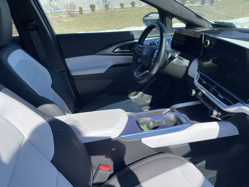Used 2025 Chevrolet Equinox EV LT image 39