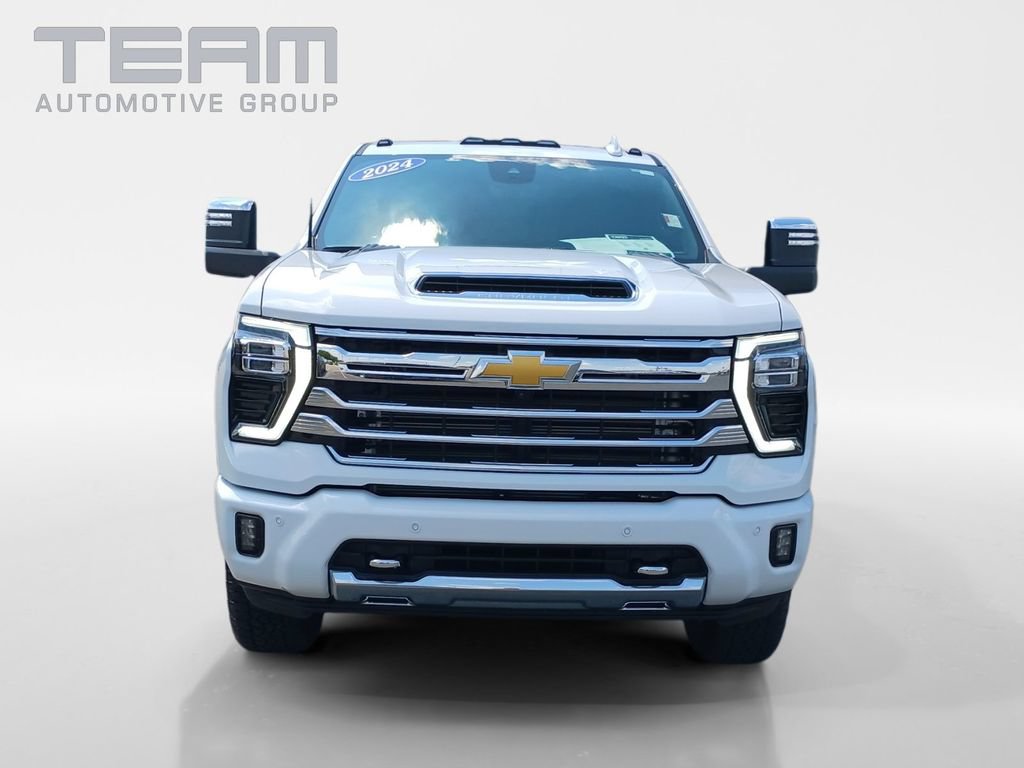 Used 2024 Chevrolet Silverado 2500 High Country w/ High Country Premium Package AWD/4WD image 2