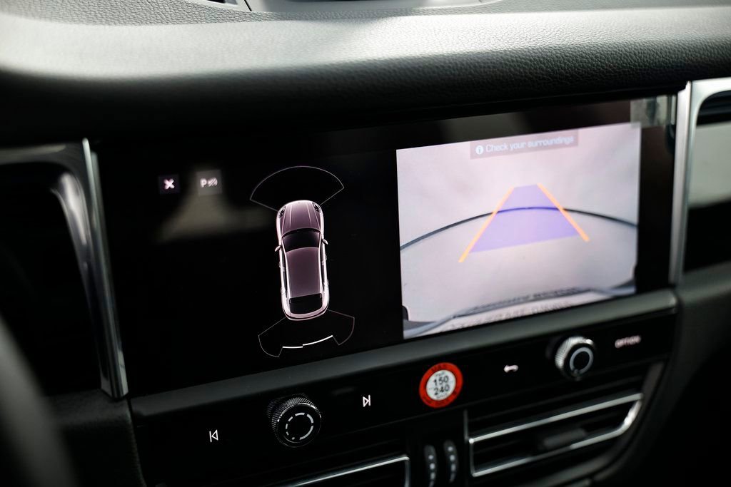 Certified 2025 Porsche Macan image 39