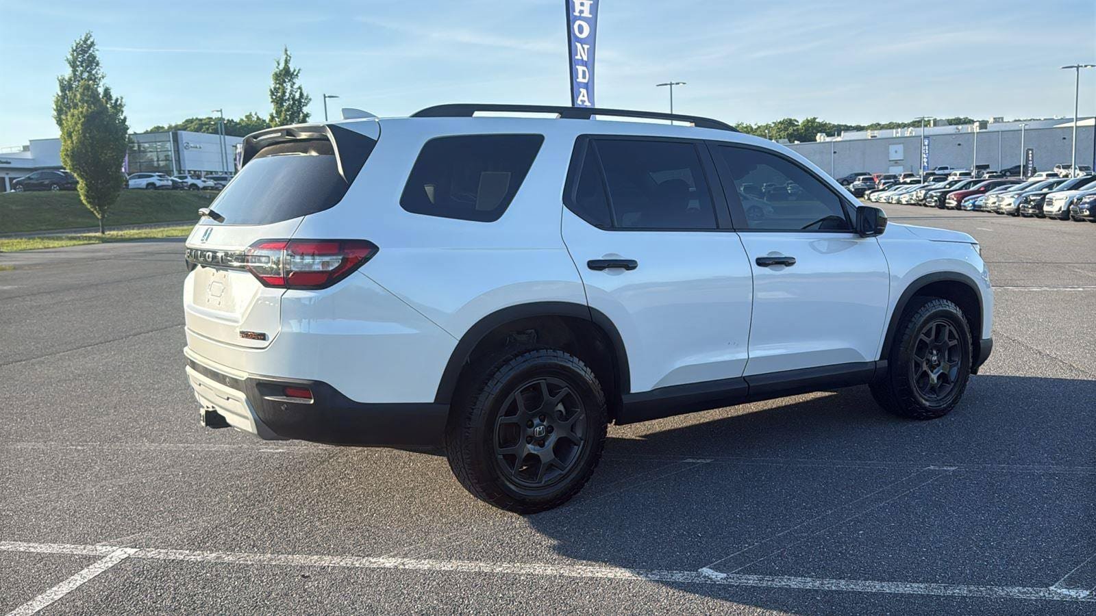 Used 2023 Honda Pilot TrailSport image 6