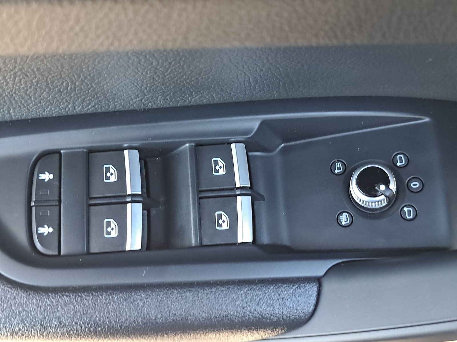 Used 2020 Audi Q5 e Premium w/ Convenience Package image 31