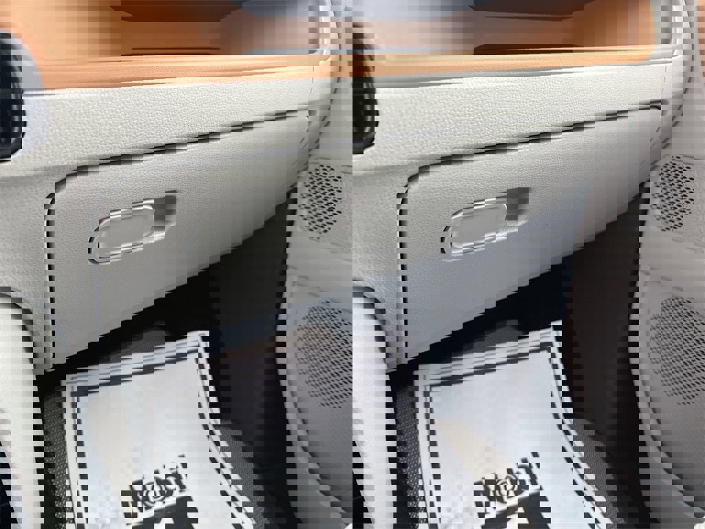 New 2025 Volkswagen ID. Buzz 1st Edition image 38