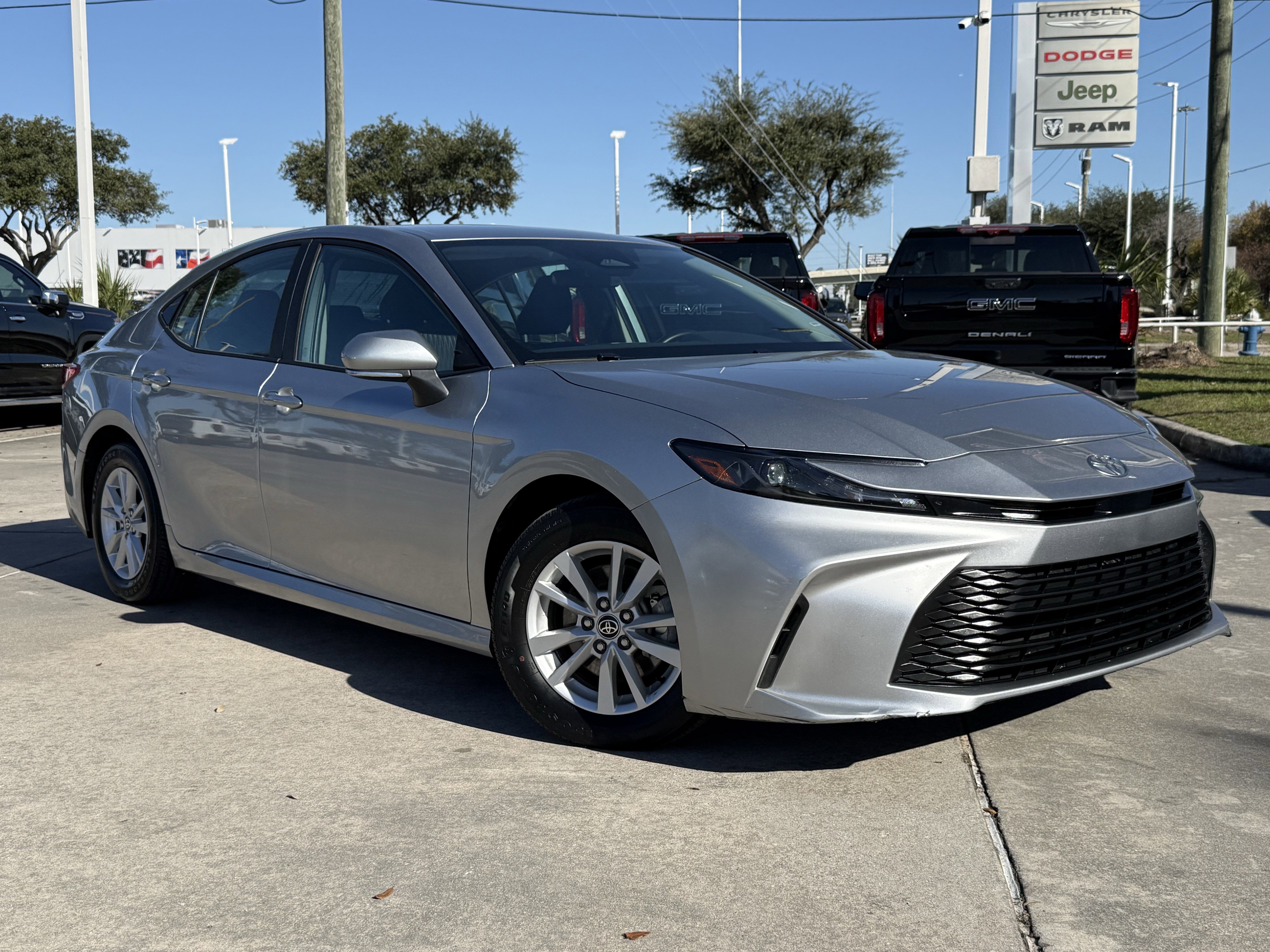 Used 2025 Toyota Camry LE image 2