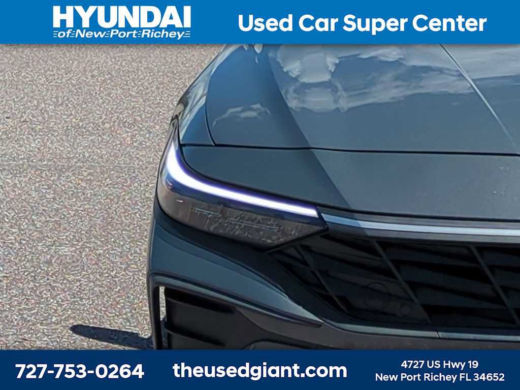 Used 2025 Hyundai Elantra SE FWD image 9