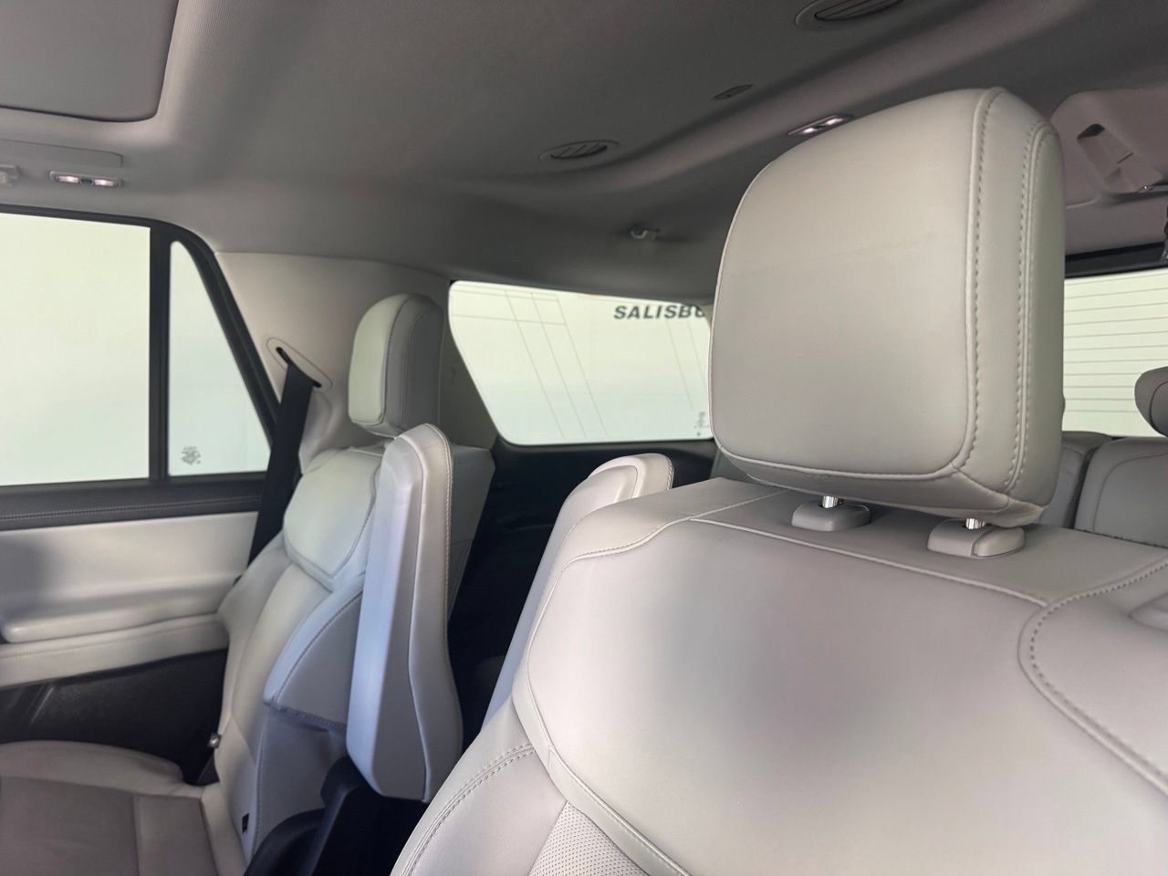Used 2025 Ford Expedition Platinum w/ Driver's Package AWD/4WD image 11