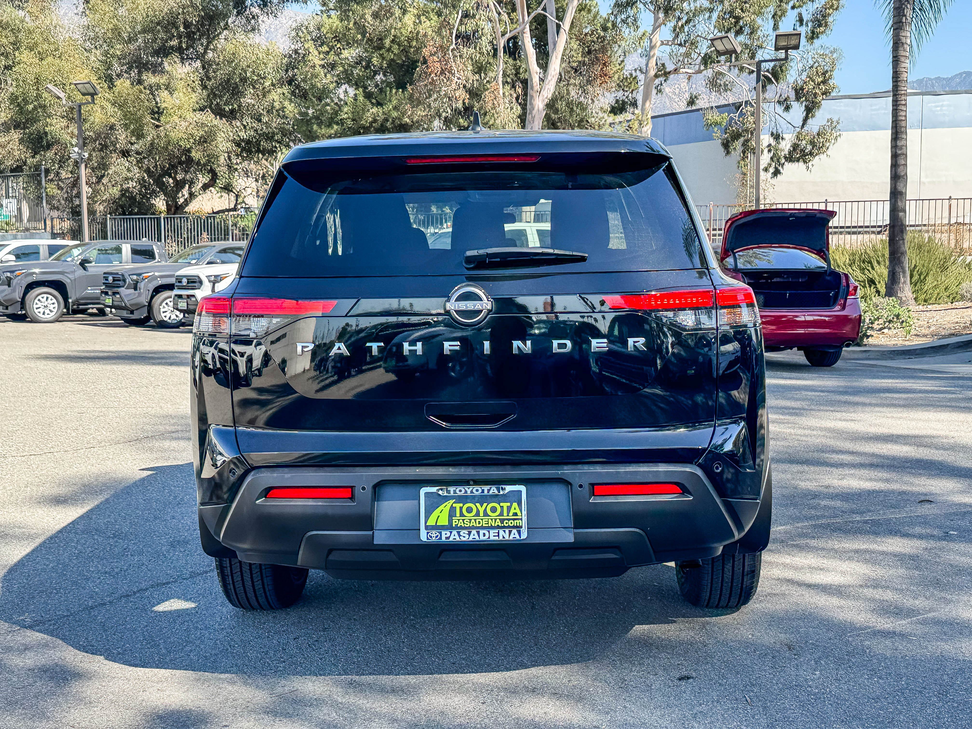 Used 2024 Nissan Pathfinder S FWD image 7