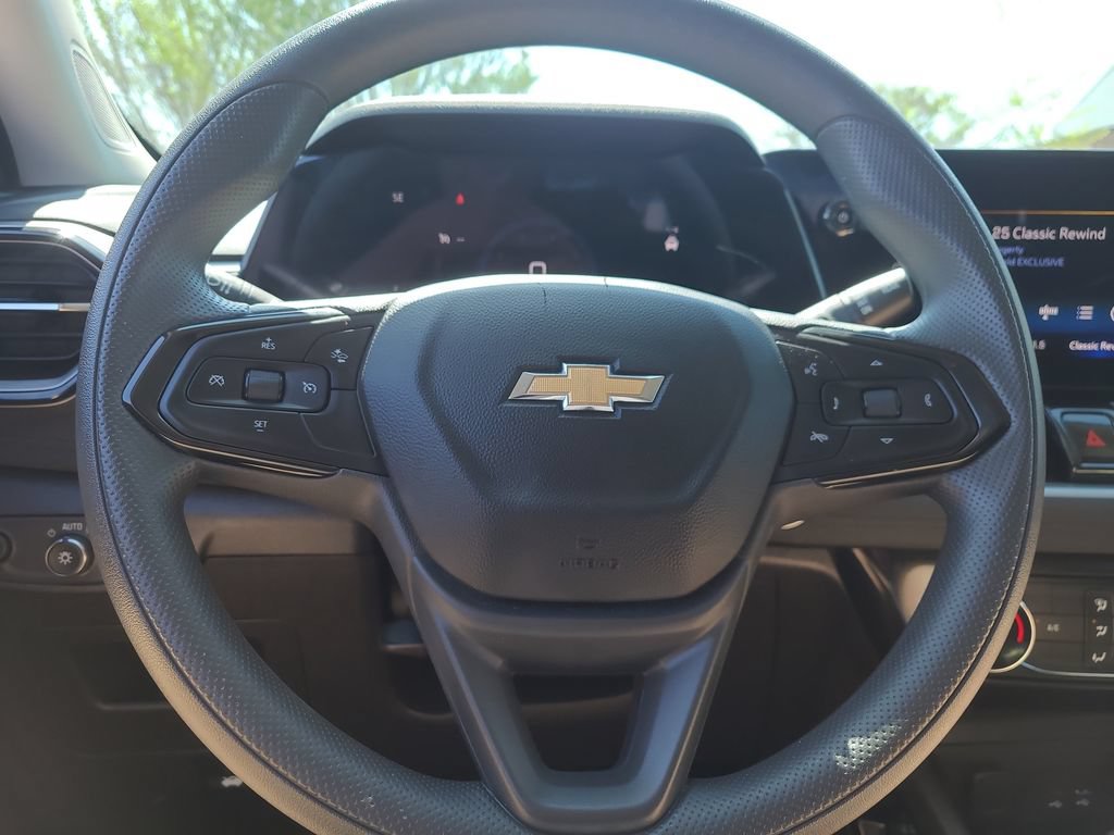 Used 2025 Chevrolet TrailBlazer LT AWD/4WD image 25