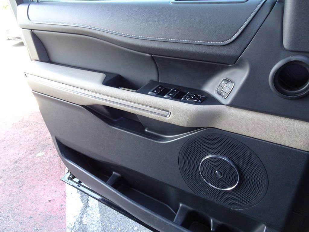Used 2023 Ford Expedition Limited image 23