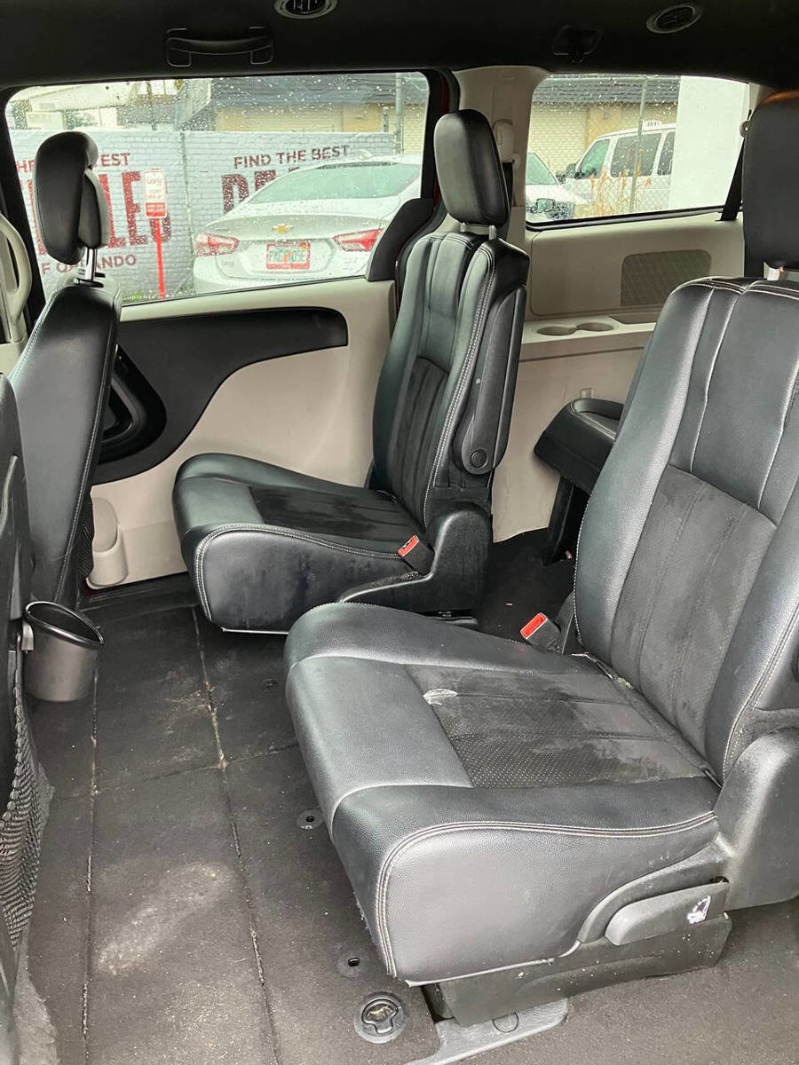 Used 2017 Dodge Grand Caravan SXT image 7