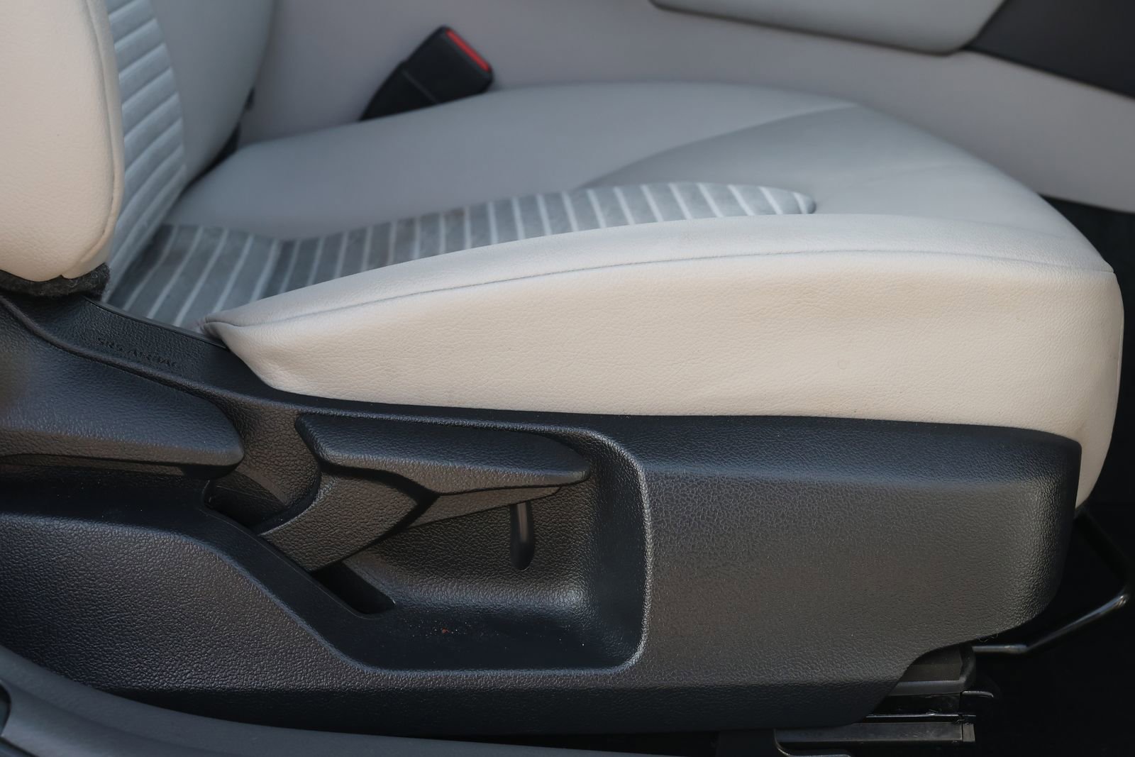 Used 2024 Toyota Camry SE image 30