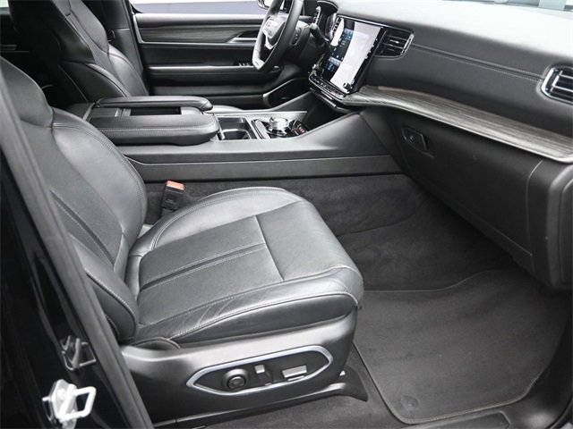 Used 2023 Jeep Wagoneer L Series II image 30