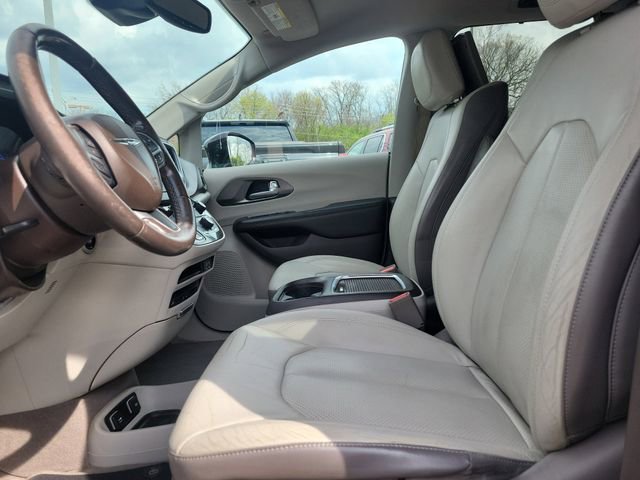 Used 2017 Chrysler Pacifica Touring-L Plus w/ Advanced Safetytec Group image 15