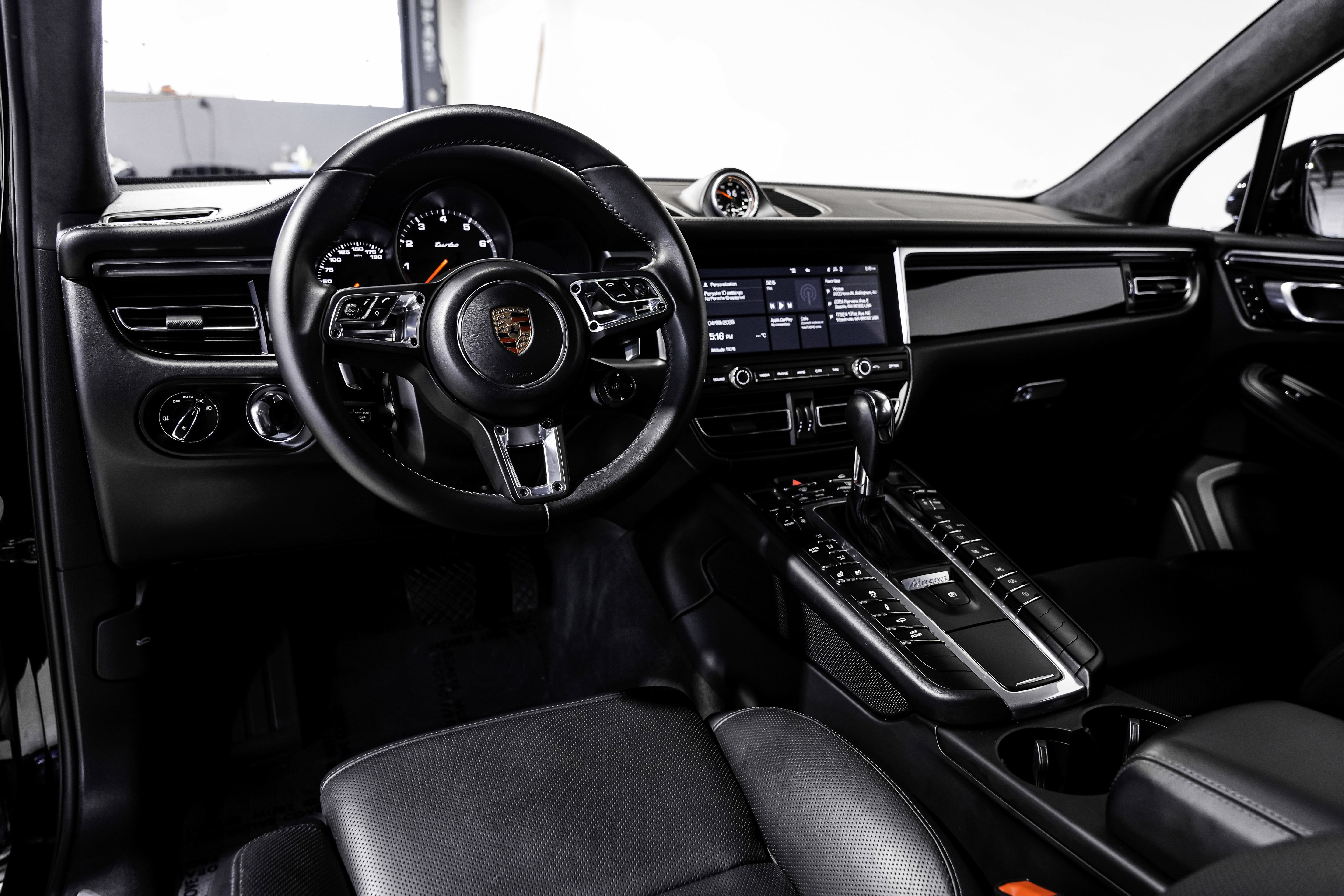 Used 2020 Porsche Macan Turbo image 9