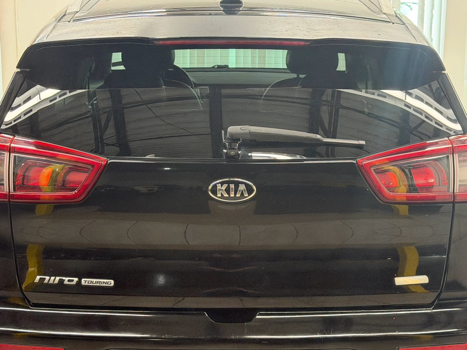 Used 2017 Kia Niro Touring FWD image 11