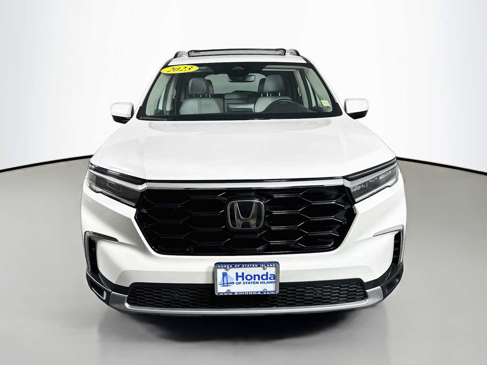 Used 2023 Honda Pilot Touring image 2