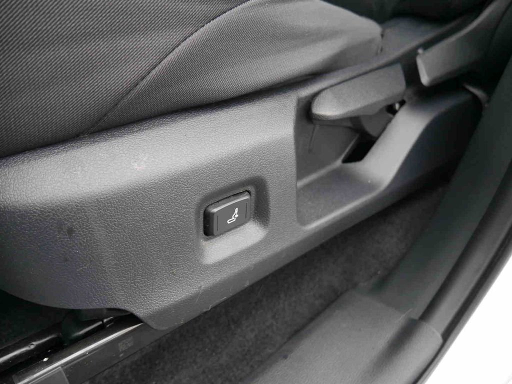 Used 2025 Toyota Tacoma SR5 image 27