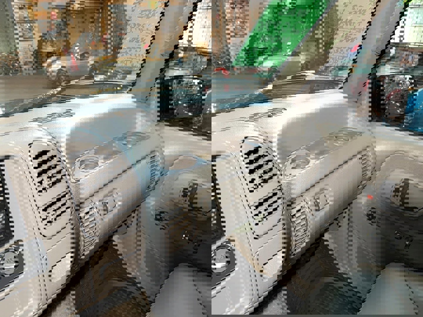 Used 1995 GMC Yukon SLE image 30