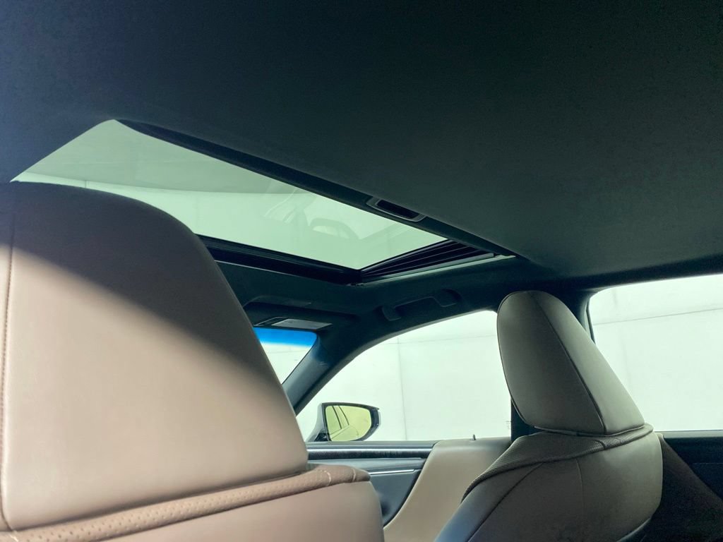 Used 2025 Lexus ES 300h w/ Accessory Package (Z1) FWD image 15