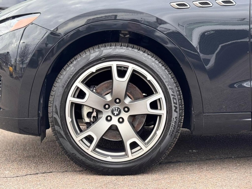 Used 2023 Maserati Levante GT image 11